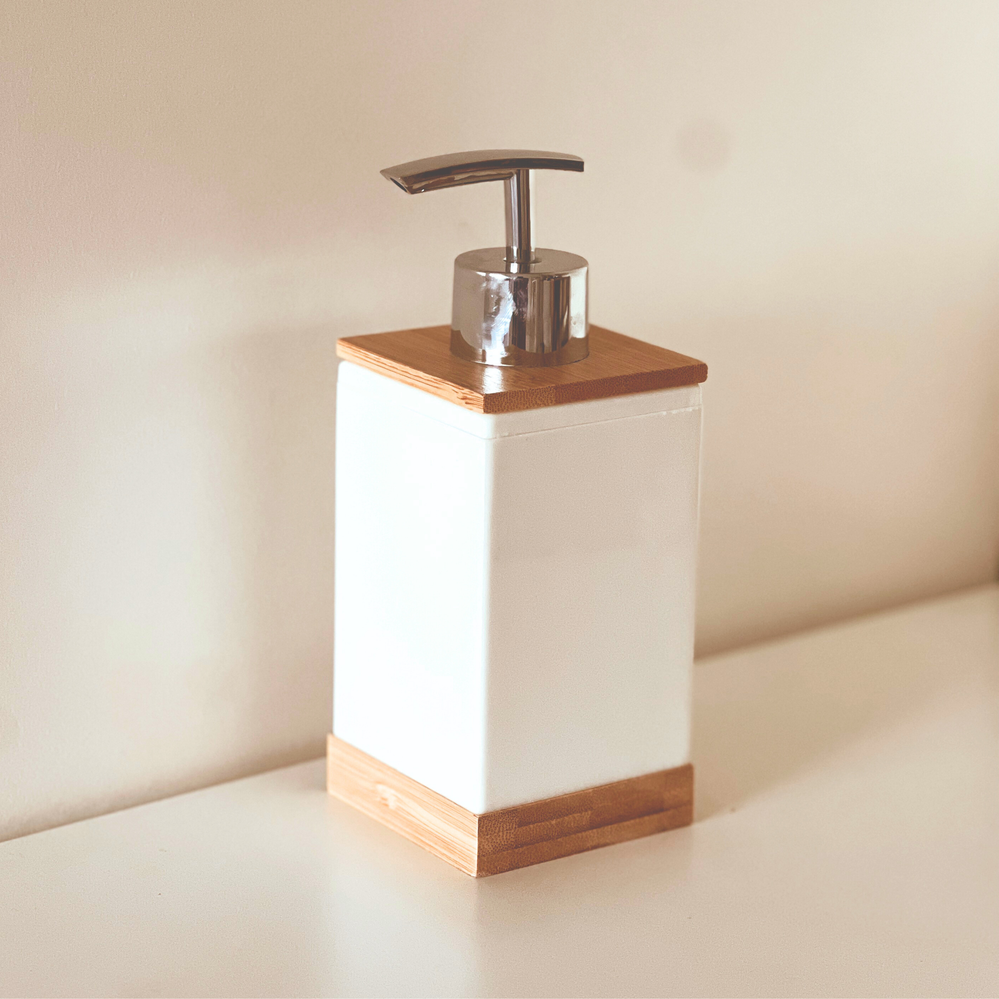 Kurin Soap Dispenser with wood design