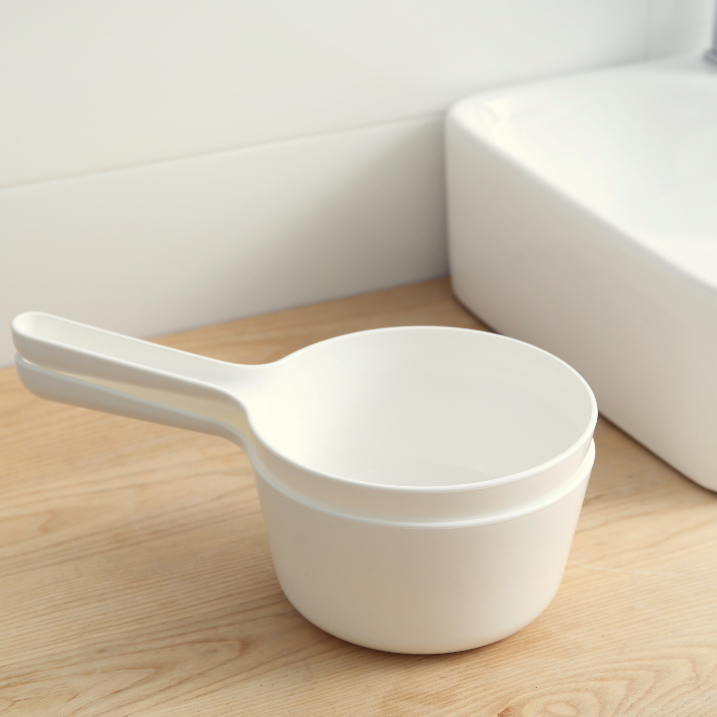 Shiro Bathroom Standing Space Saving Laddle
