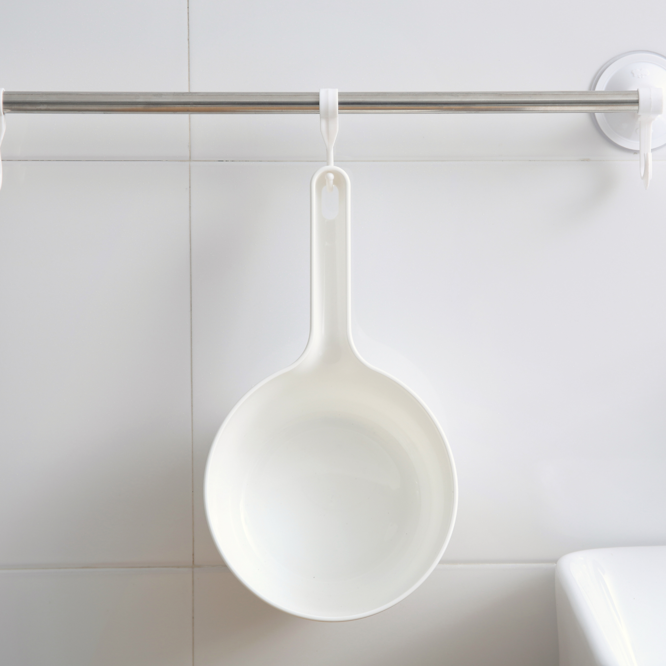 Shiro Bathroom Standing Space Saving Laddle