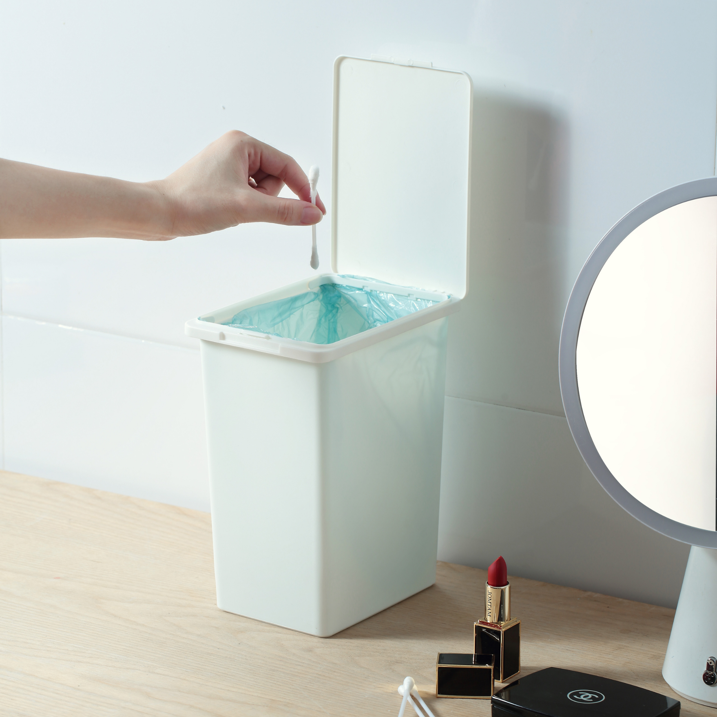 Shiro Bathroom Flip Trash Bin with Lid
