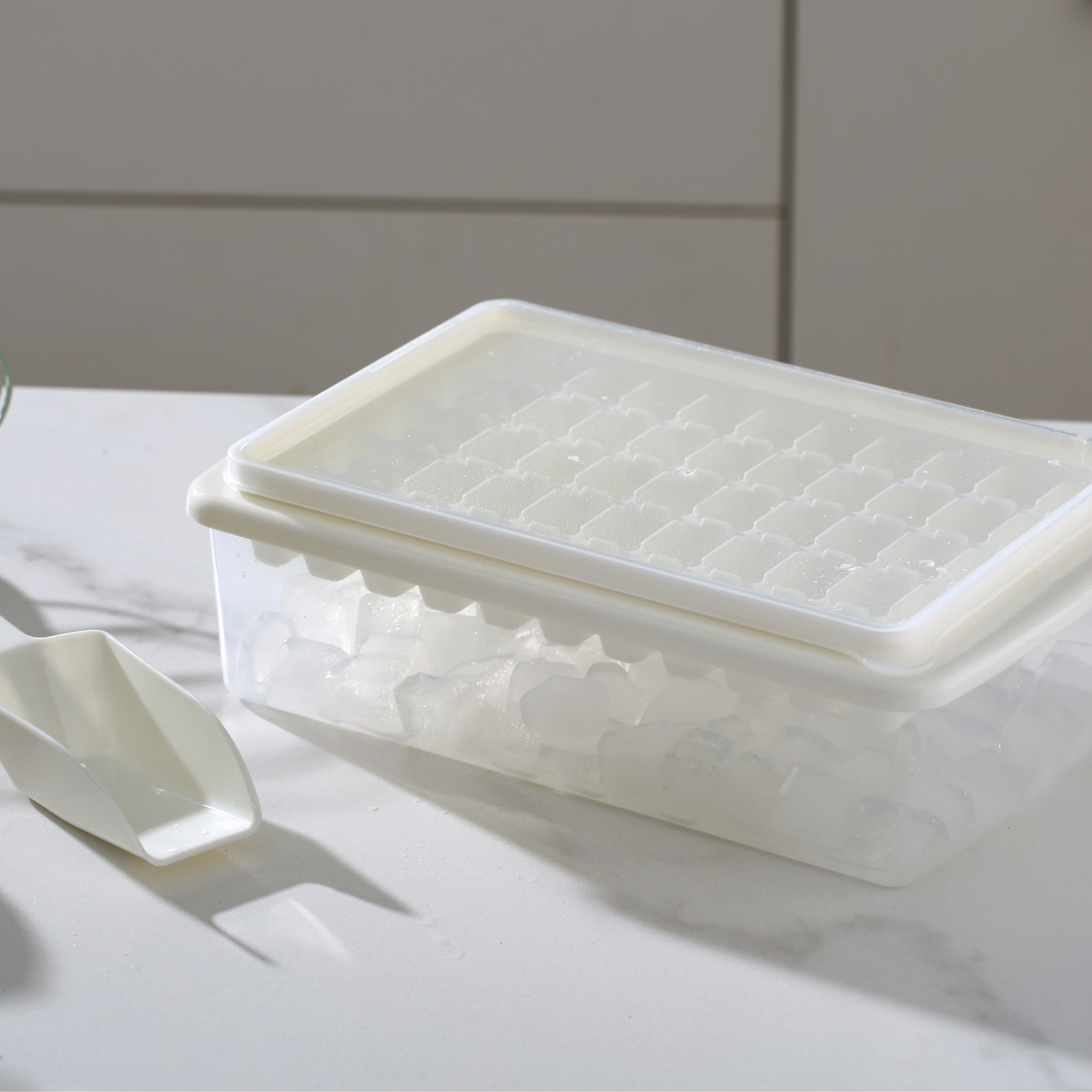 Shiro Ice Tray Set 55 Cubes Medium