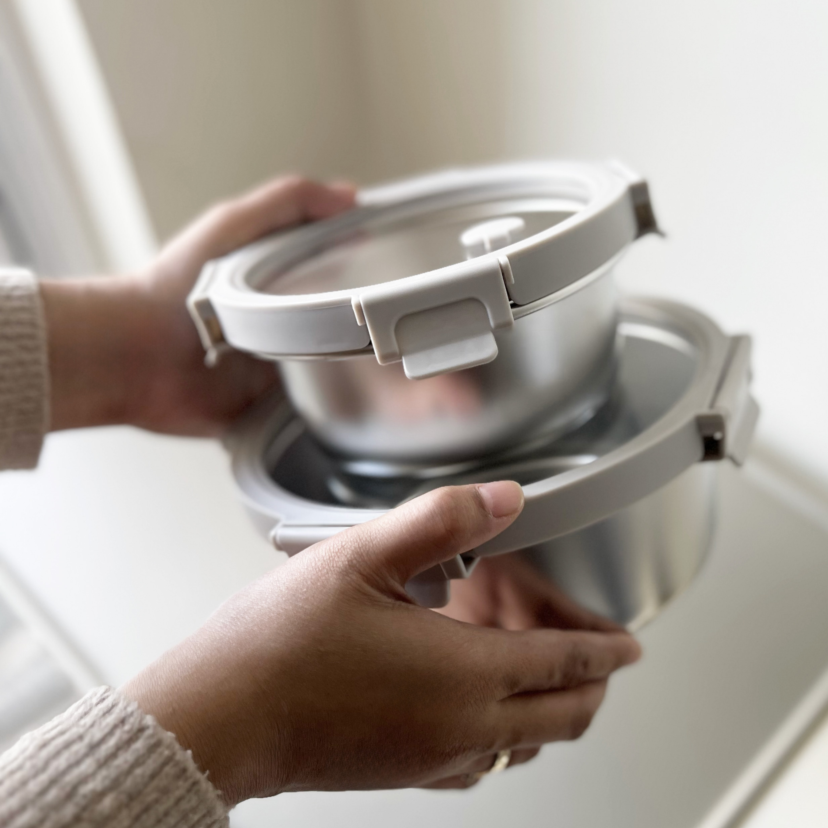 Ani Stainless Steel Round container with Glass with vent Lids