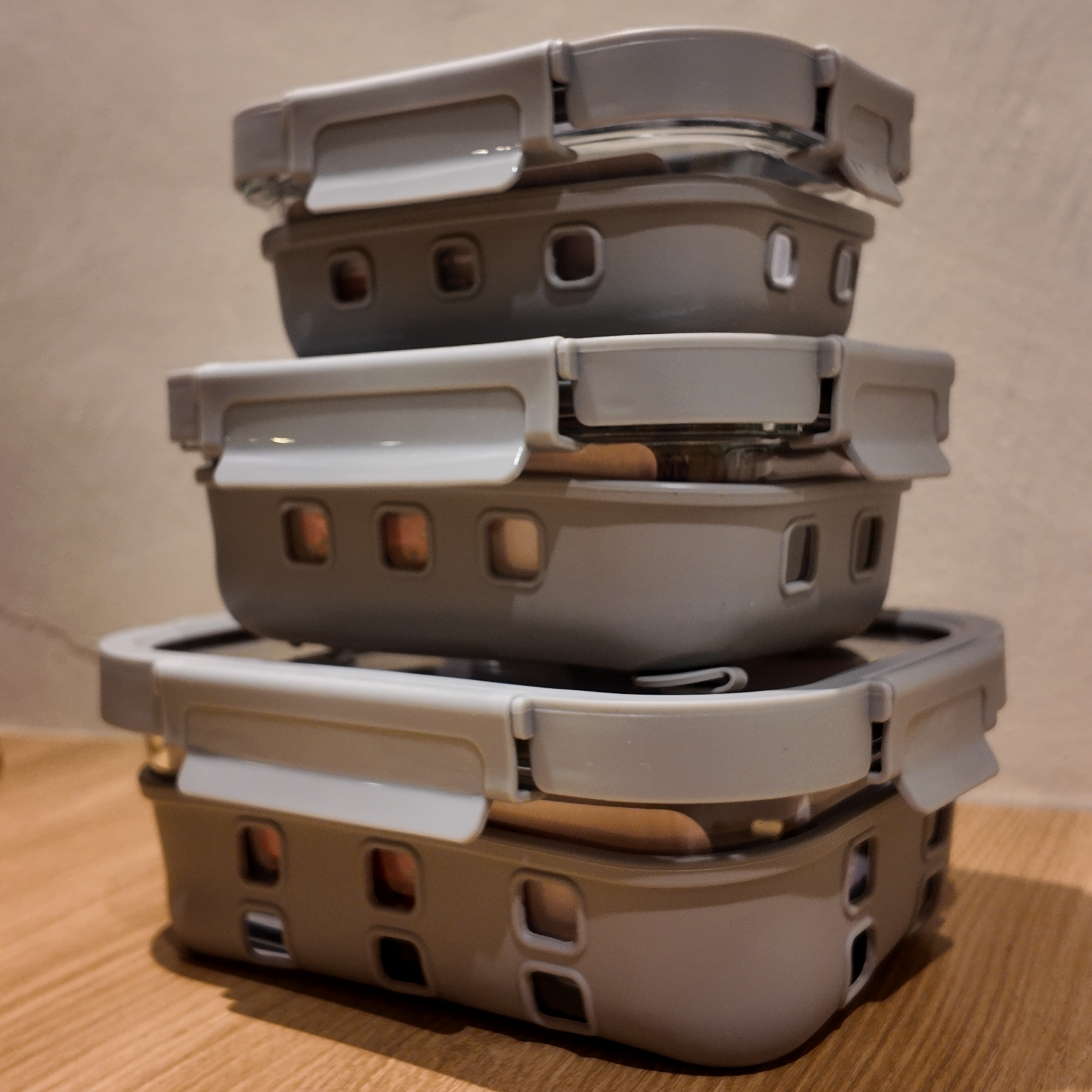 Aniko Rectangular Vented Glass Lid Sleeved Container