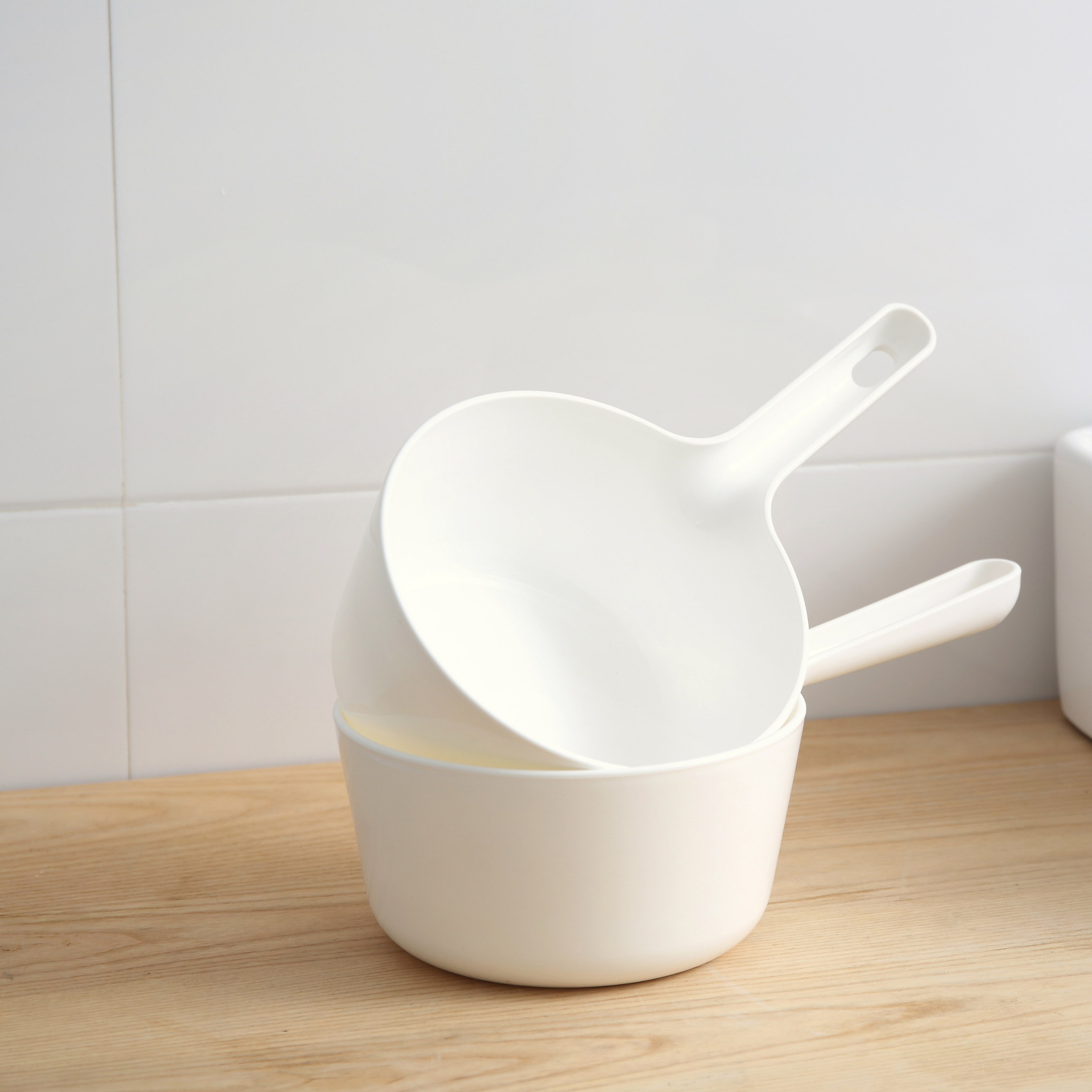 Shiro Bathroom Standing Space Saving Laddle